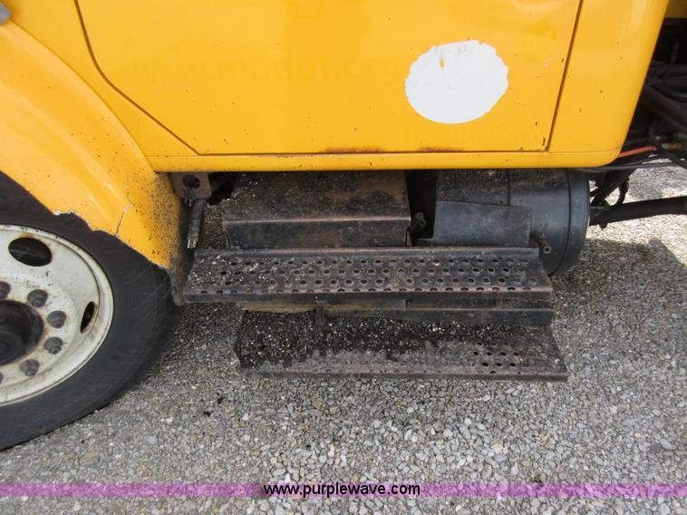 image for item K5258 1999 International 4900 dump truck