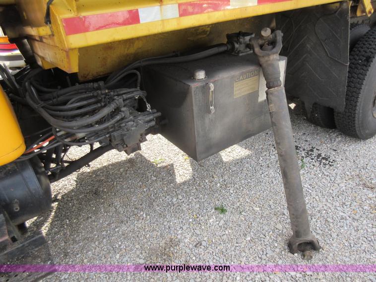 image for item K5258 1999 International 4900 dump truck