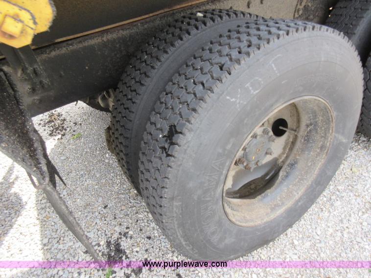 image for item K5258 1999 International 4900 dump truck