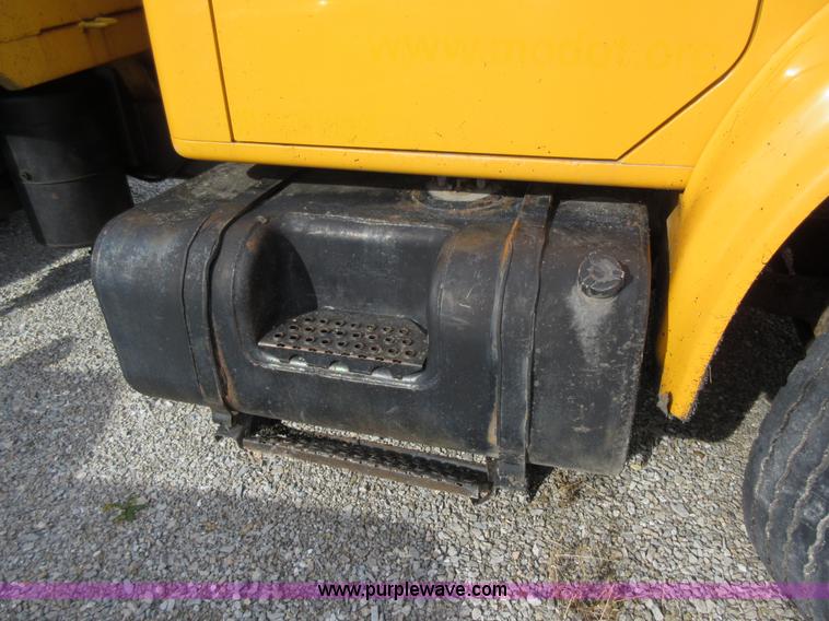 image for item K5258 1999 International 4900 dump truck