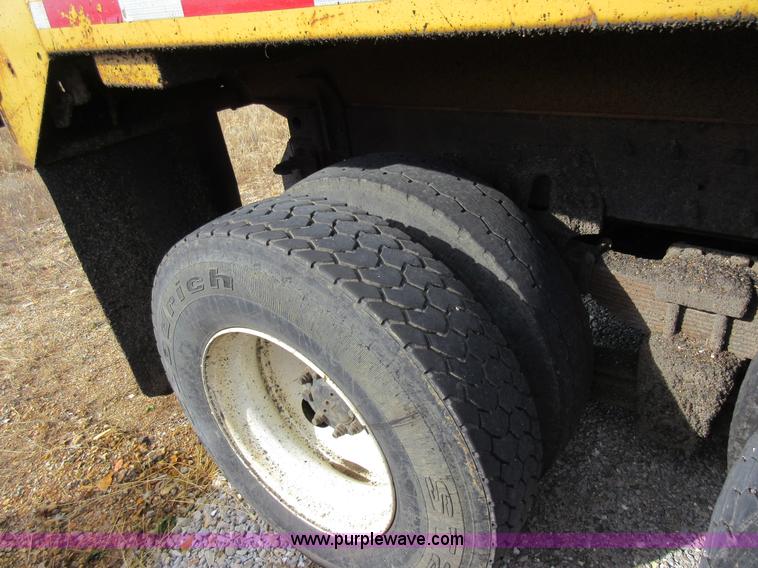 image for item K5258 1999 International 4900 dump truck