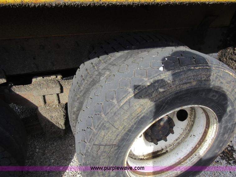 image for item K5258 1999 International 4900 dump truck