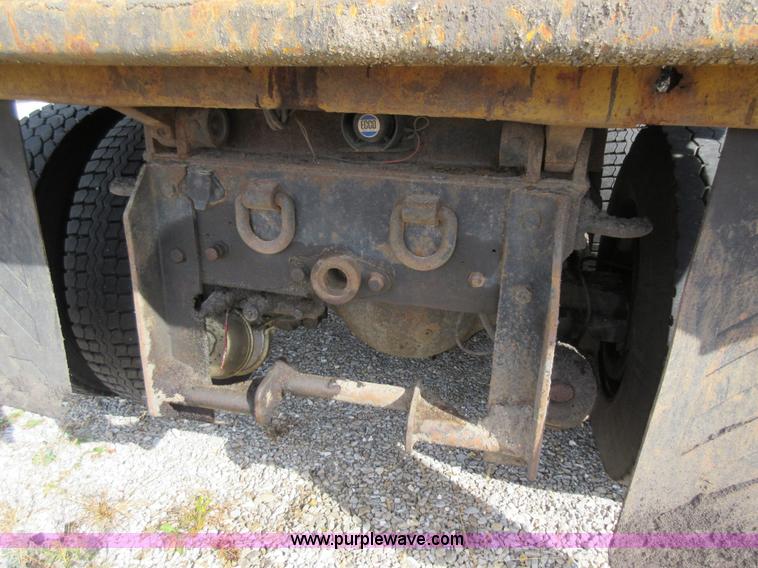 image for item K5258 1999 International 4900 dump truck