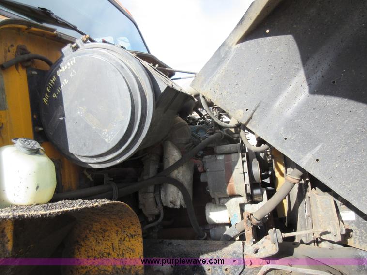 image for item K5258 1999 International 4900 dump truck