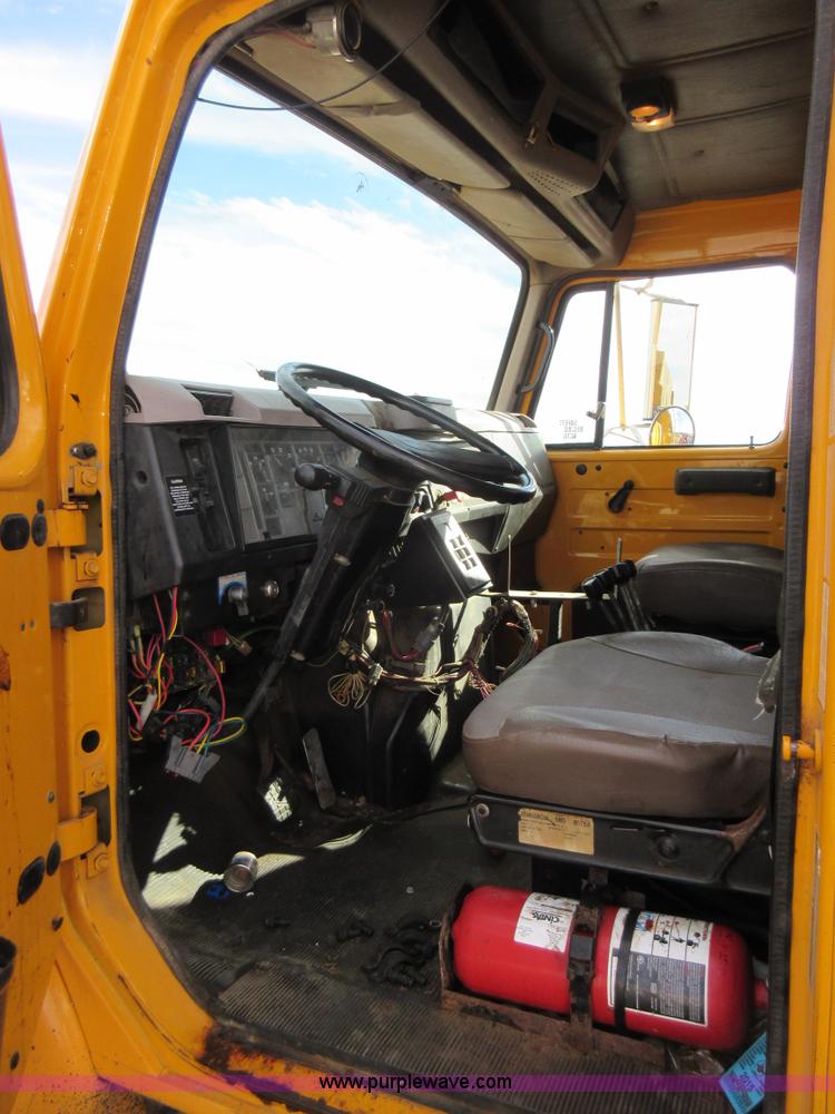 image for item K5258 1999 International 4900 dump truck