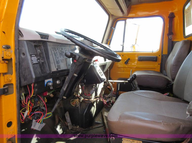 image for item K5258 1999 International 4900 dump truck