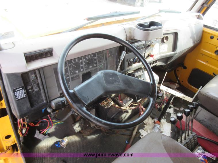 image for item K5258 1999 International 4900 dump truck