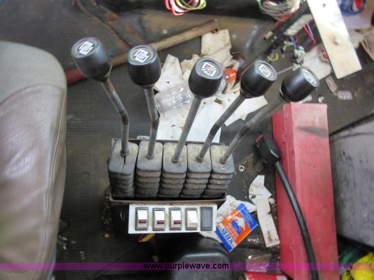 image for item K5258 1999 International 4900 dump truck