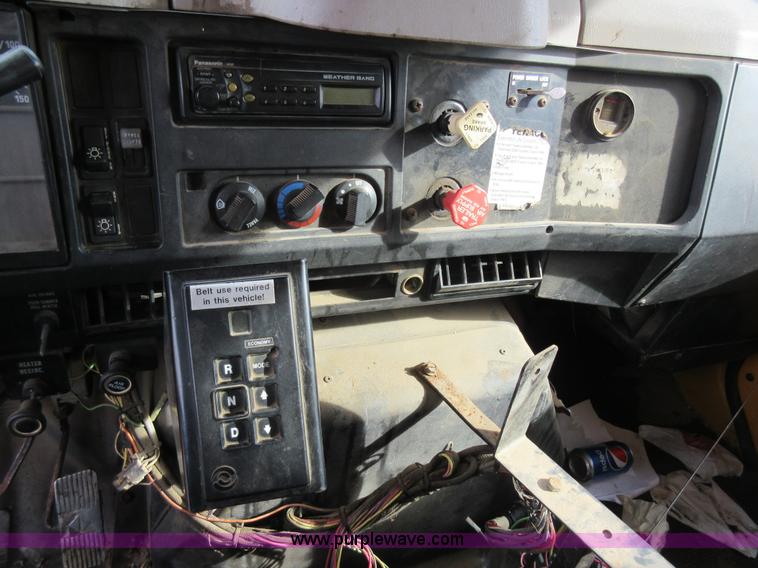 image for item K5258 1999 International 4900 dump truck