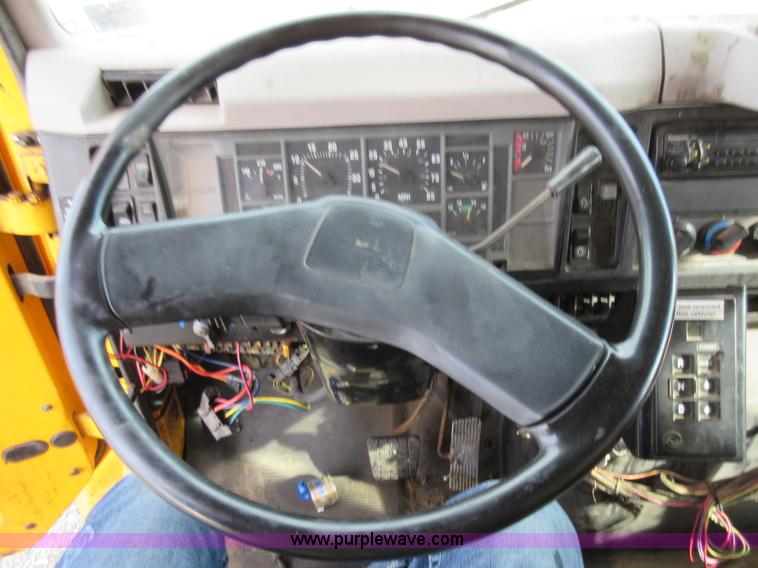 image for item K5258 1999 International 4900 dump truck