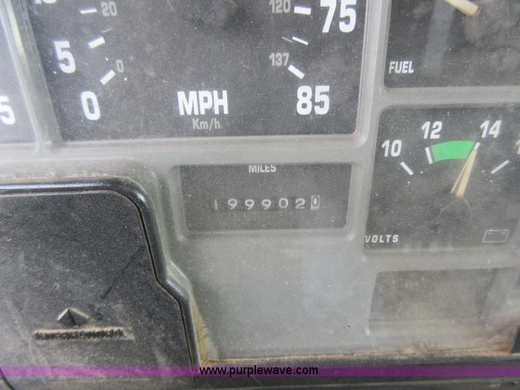 image for item K5258 1999 International 4900 dump truck