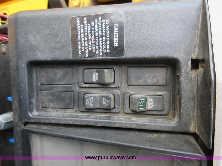 image for item K5258 1999 International 4900 dump truck