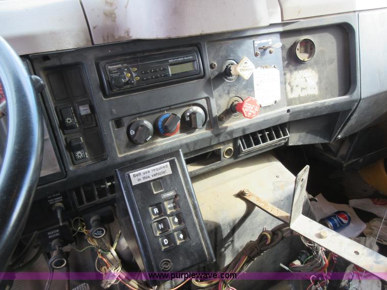 image for item K5258 1999 International 4900 dump truck