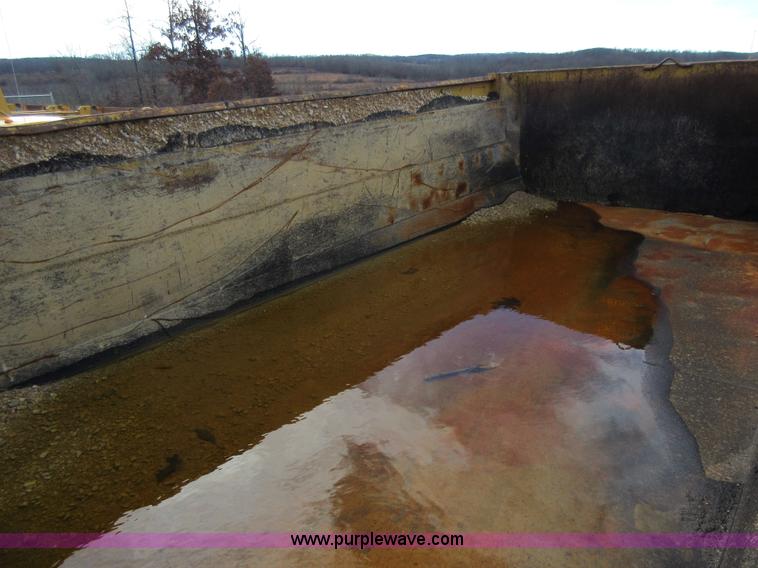 image for item K5258 1999 International 4900 dump truck