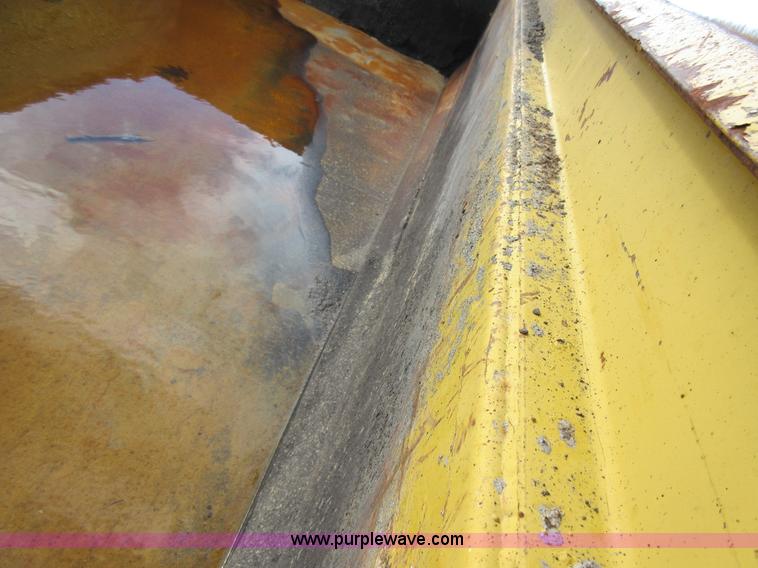 image for item K5258 1999 International 4900 dump truck