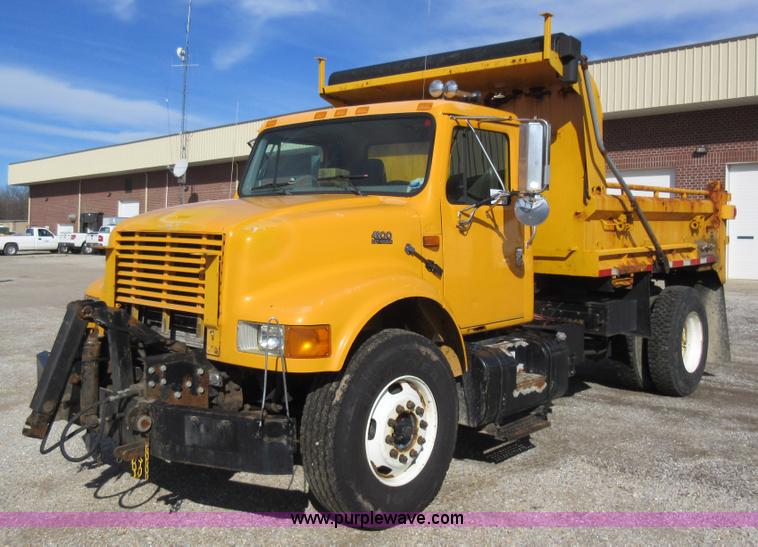 image for item K5264 2002 International 4900 dump truck