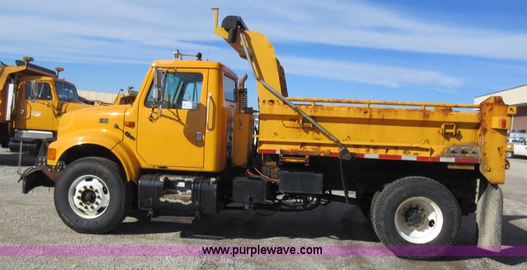 image for item K5264 2002 International 4900 dump truck