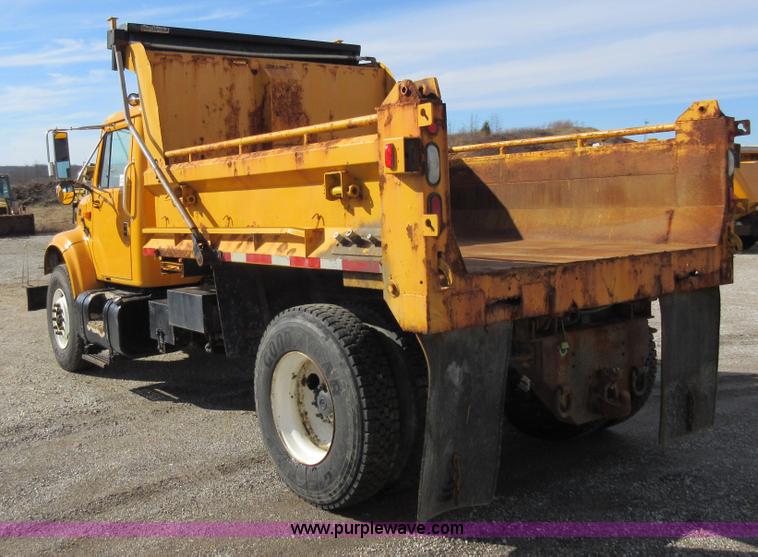 image for item K5264 2002 International 4900 dump truck
