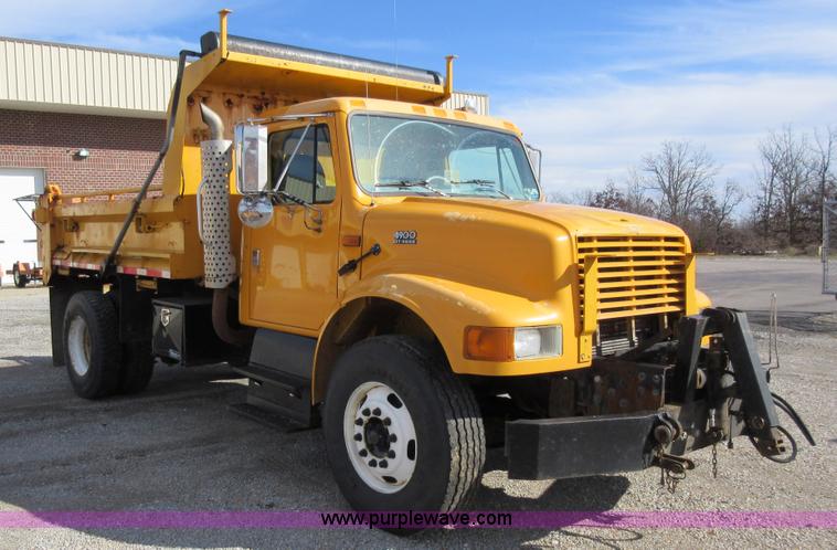 image for item K5264 2002 International 4900 dump truck