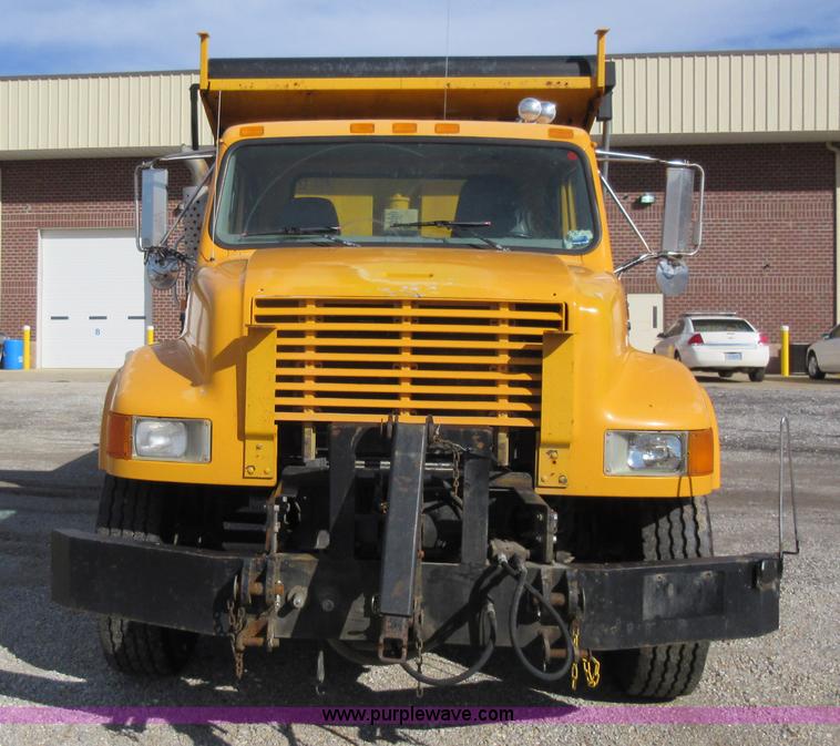 image for item K5264 2002 International 4900 dump truck