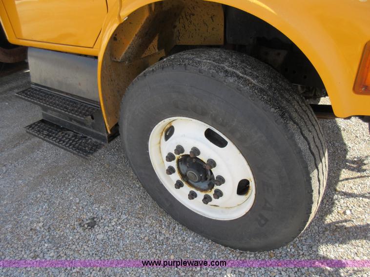 image for item K5264 2002 International 4900 dump truck