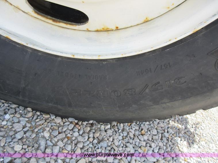 image for item K5264 2002 International 4900 dump truck