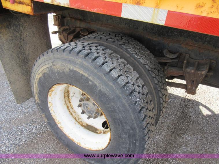 image for item K5264 2002 International 4900 dump truck