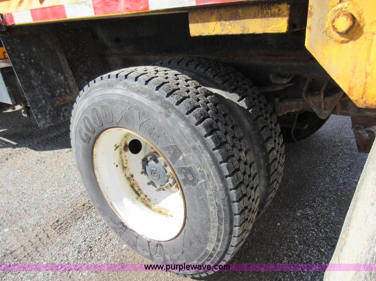 image for item K5264 2002 International 4900 dump truck