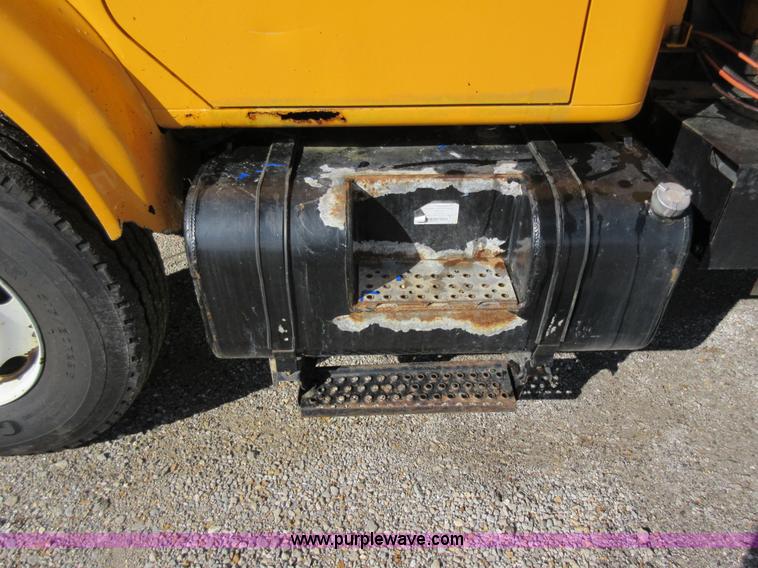 image for item K5264 2002 International 4900 dump truck