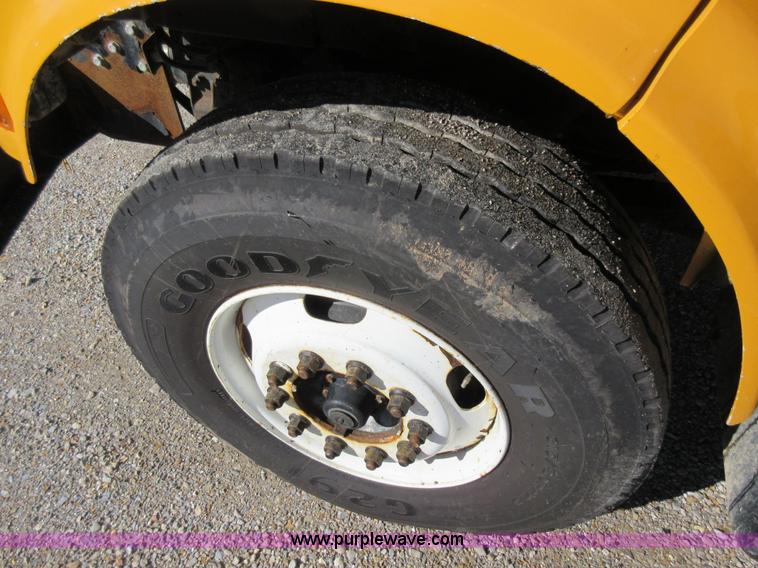 image for item K5264 2002 International 4900 dump truck