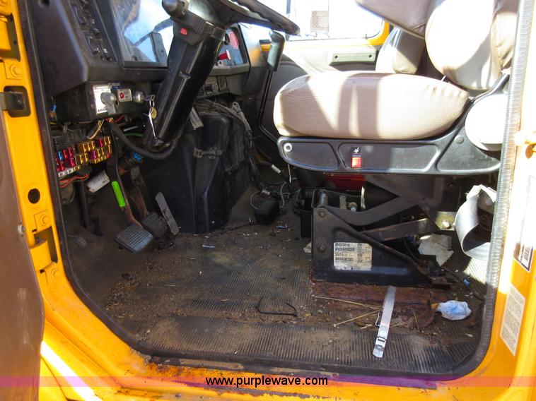 image for item K5264 2002 International 4900 dump truck