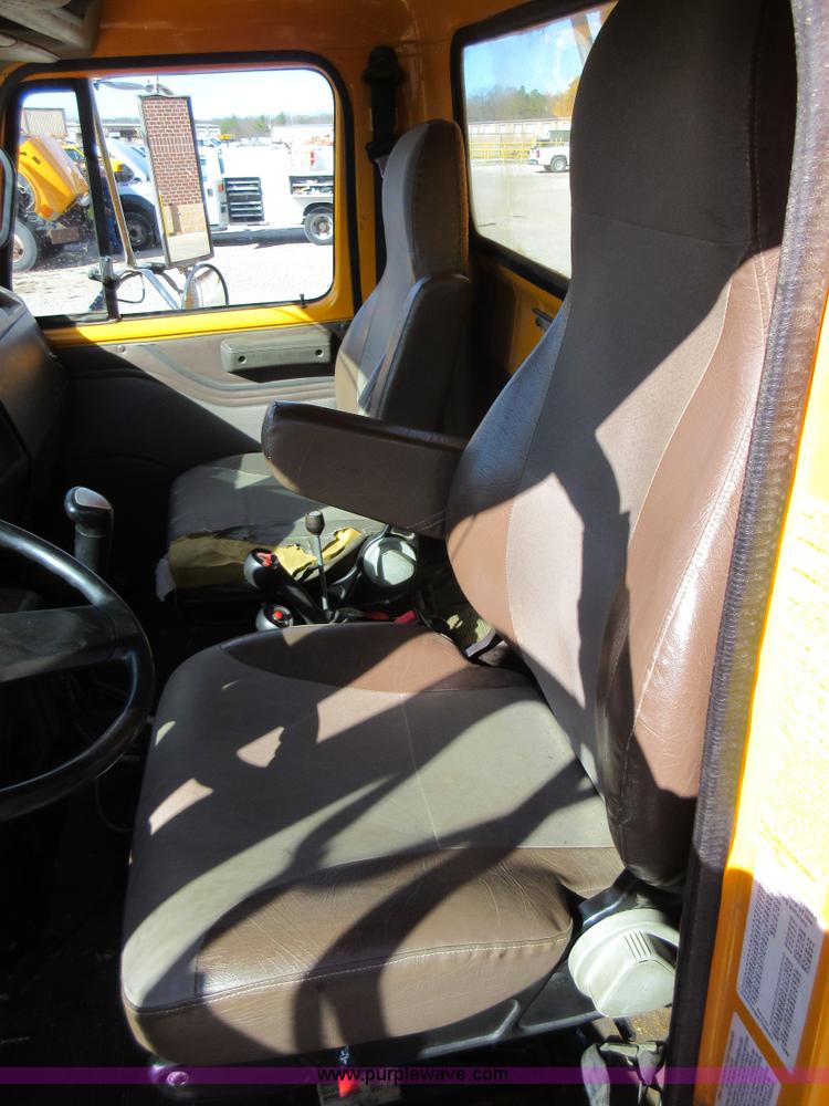 image for item K5264 2002 International 4900 dump truck