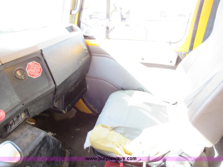 image for item K5264 2002 International 4900 dump truck