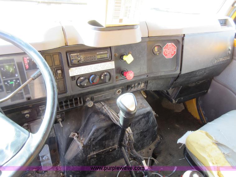 image for item K5264 2002 International 4900 dump truck