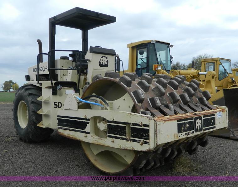 image for item K8229 1989 Ingersoll Rand SD150F single drum vibratory compactor