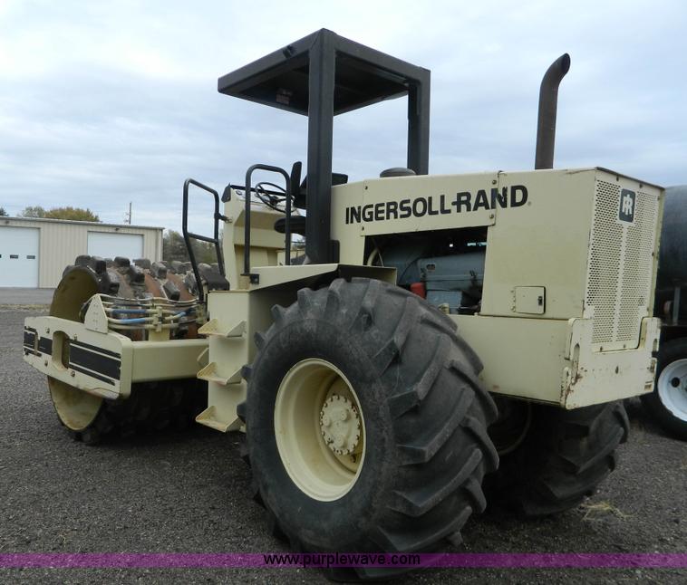 image for item K8229 1989 Ingersoll Rand SD150F single drum vibratory compactor