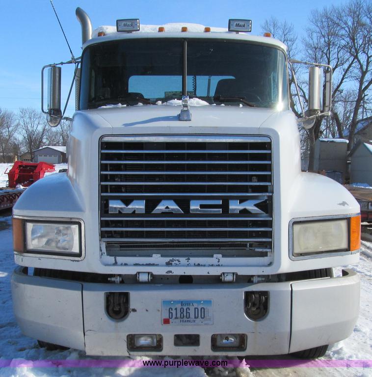image for item L1839 1998 Mack CH613 semi truck