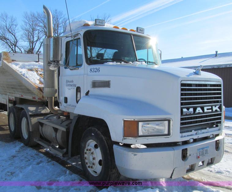 image for item L1839 1998 Mack CH613 semi truck