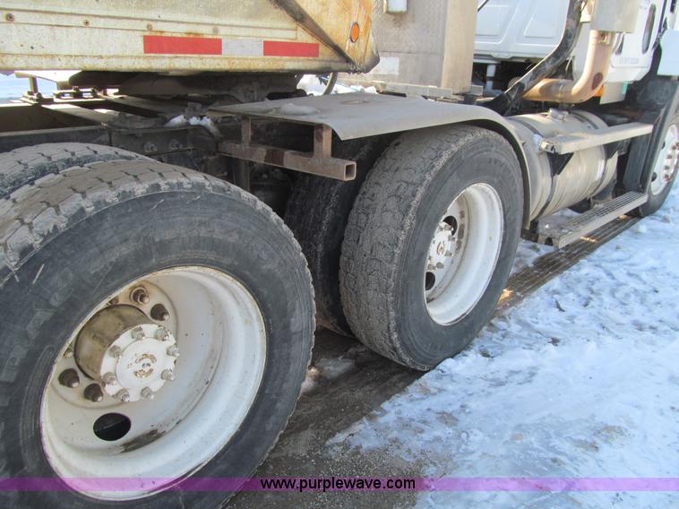 image for item L1839 1998 Mack CH613 semi truck