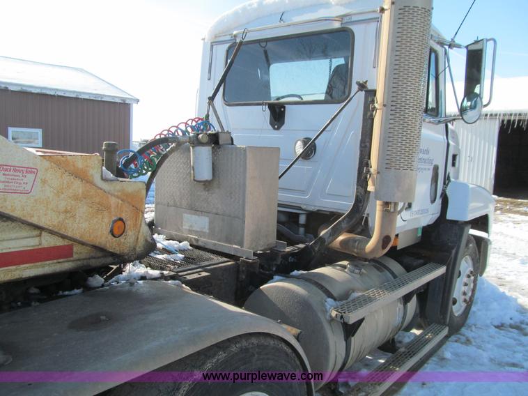 image for item L1839 1998 Mack CH613 semi truck