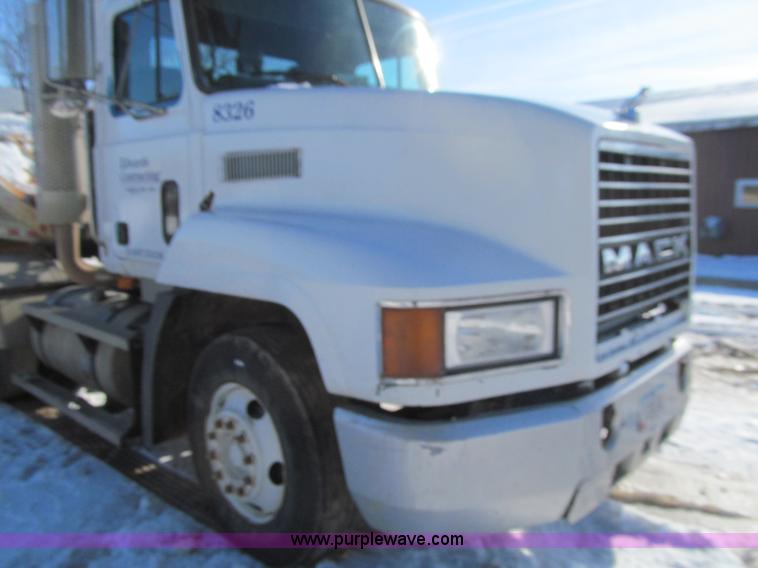 image for item L1839 1998 Mack CH613 semi truck