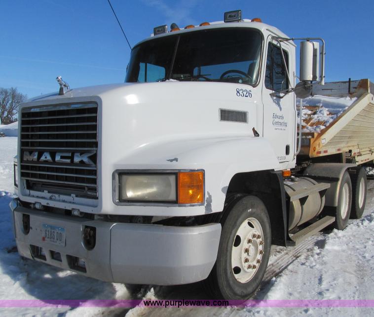 image for item L1839 1998 Mack CH613 semi truck