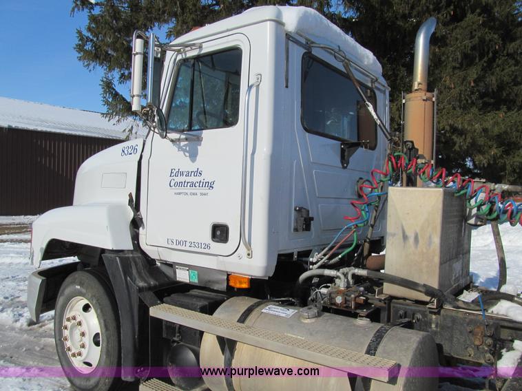 image for item L1839 1998 Mack CH613 semi truck