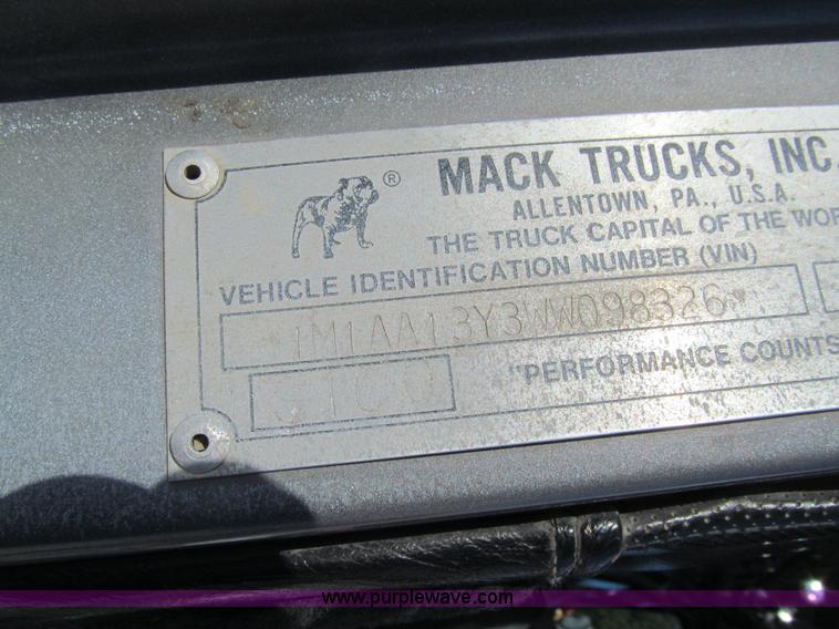 image for item L1839 1998 Mack CH613 semi truck