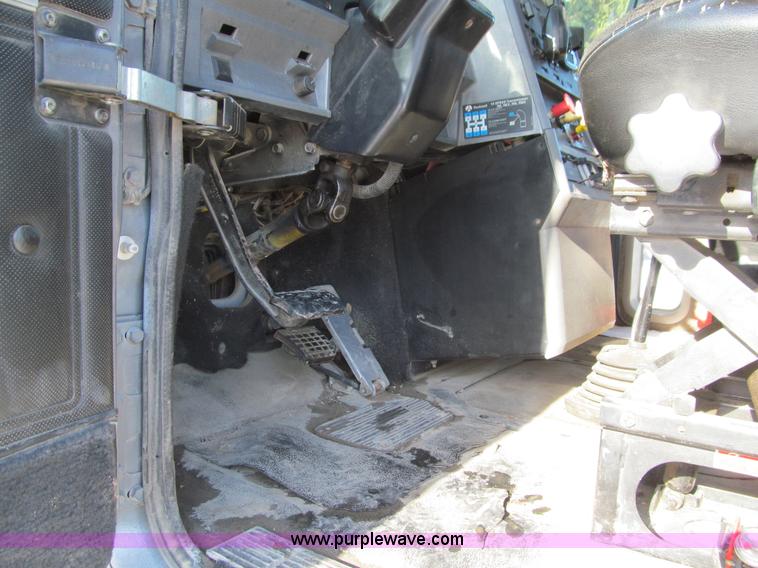 image for item L1839 1998 Mack CH613 semi truck