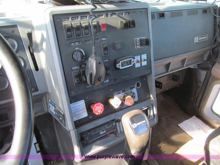 image for item L1839 1998 Mack CH613 semi truck