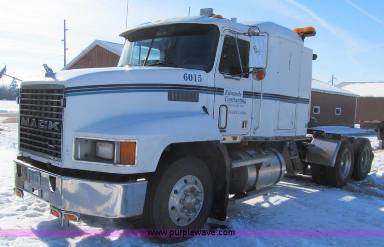 image for item L1840 1992 Mack CH613 semi truck