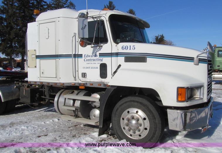 image for item L1840 1992 Mack CH613 semi truck