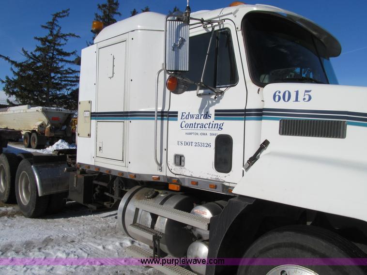 image for item L1840 1992 Mack CH613 semi truck