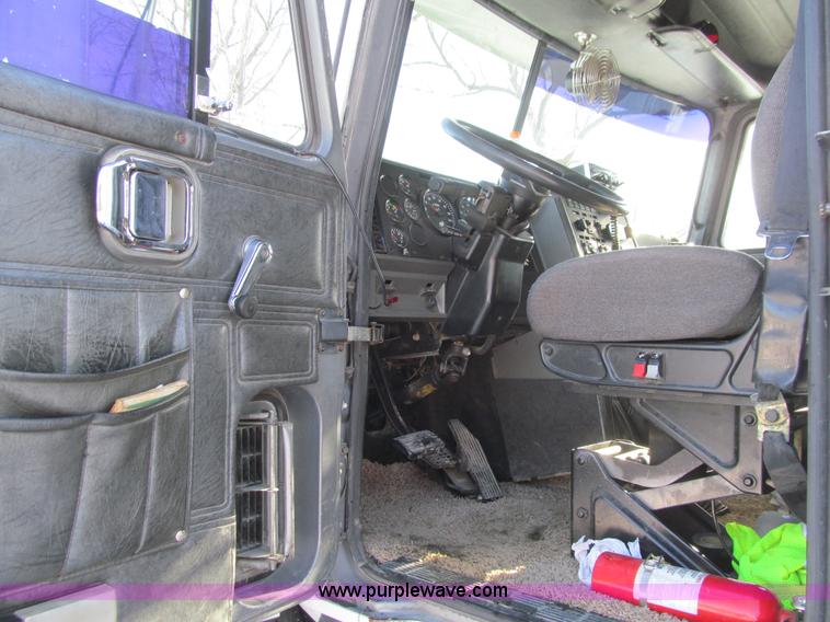 image for item L1840 1992 Mack CH613 semi truck